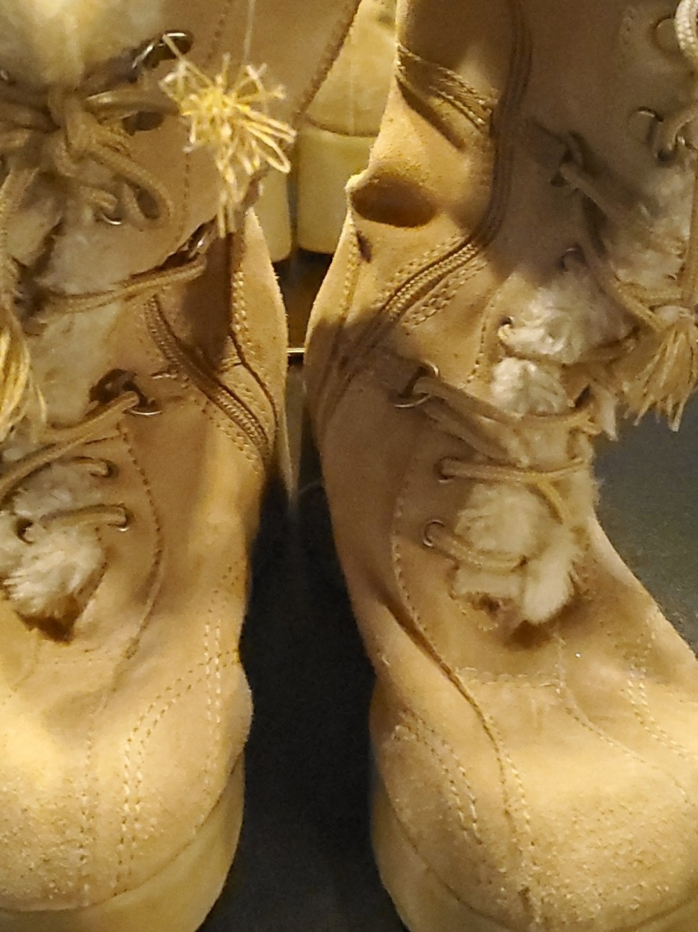Report Vintage Y2K Boots Size 8.5
